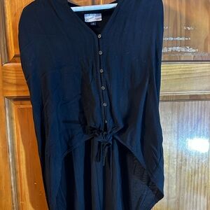 Universal Thread Black hi lo Button Down Top
